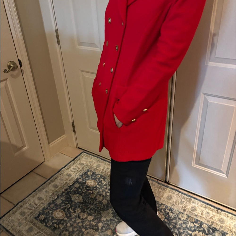 ST JOHN FABULOUS RED Blazer with BLK TRIM EUC Gold Buttons 8 - Picture 3 of 7